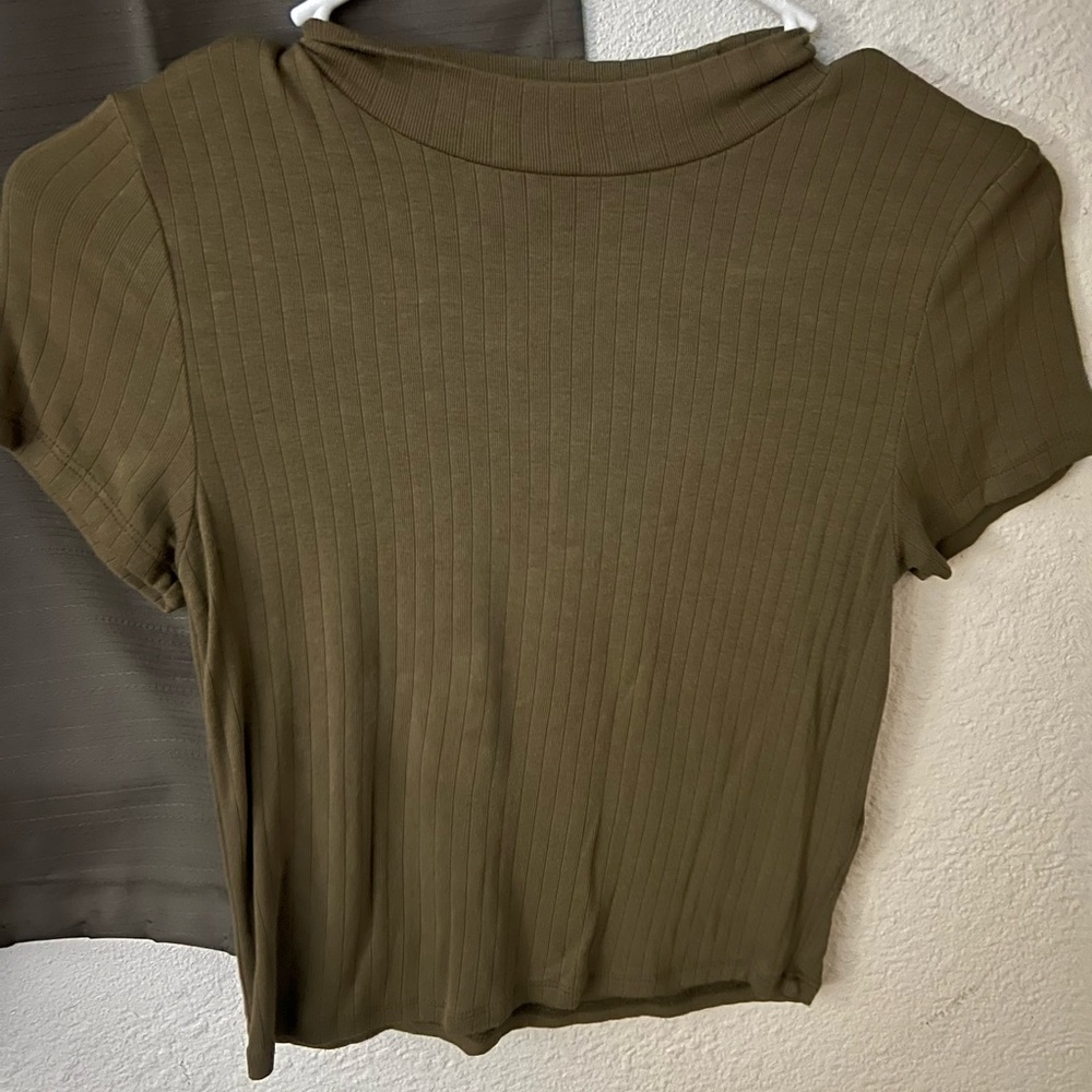 Olive green basic top - Picture 2 of 6